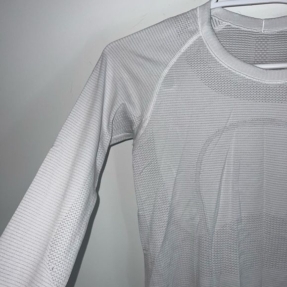 Lululemon Women's White Long Sleeve Top size 6 swiftly - Picture 7 of 15